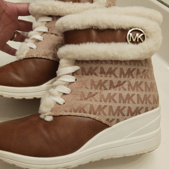 MICHAEL KORZ BOOTS - Picture 2 of 10